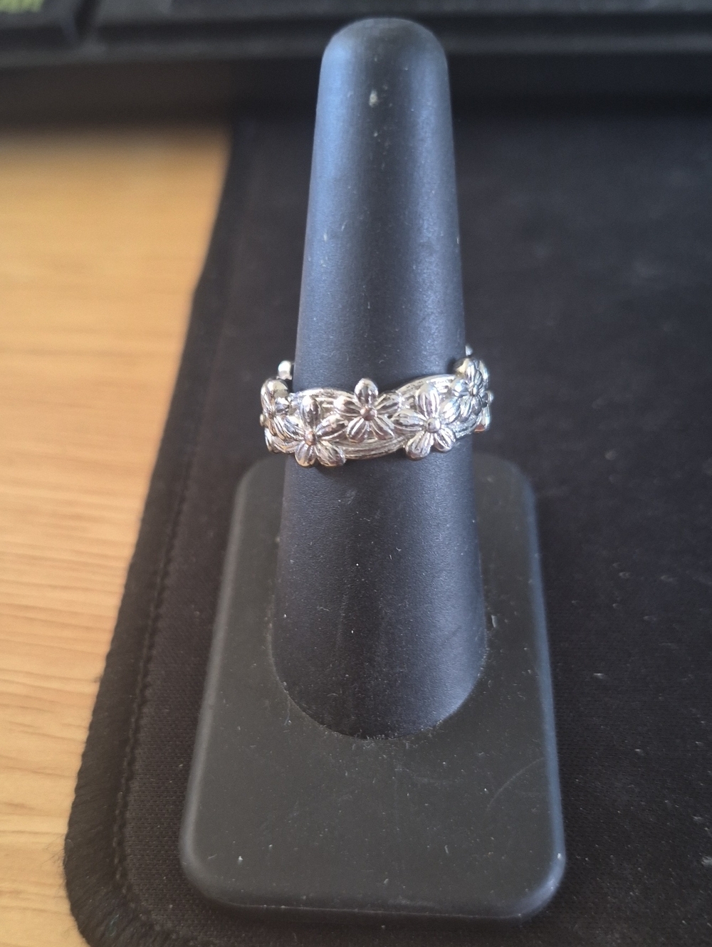Sterling Silver Floral Band Ring - Silver Flower Design Sz 8